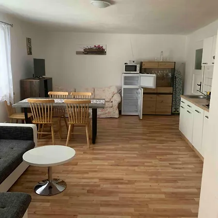 Apartmans Zbytiny 21 *