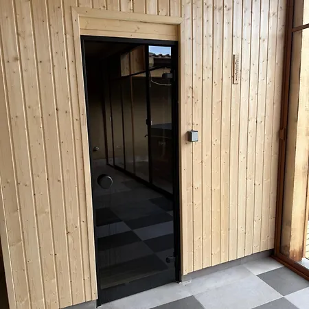 Apartmans Zbytiny 21 דירה